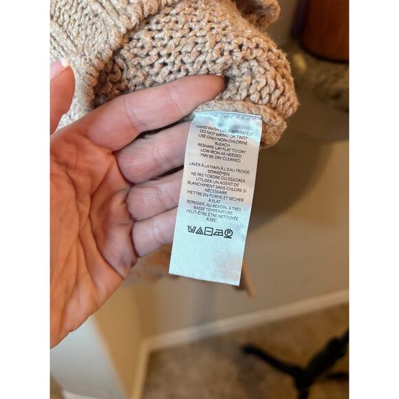 Urban Outfitters Womens Cardigan Small Tan Button Front BOHO Oversized Neutral - Picture 5 of 6